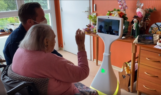 Robô de companhia para idosos