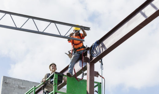 trabalhadores em construção