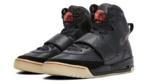 Par de tênis Nike Air Yeezy, de Kanye West