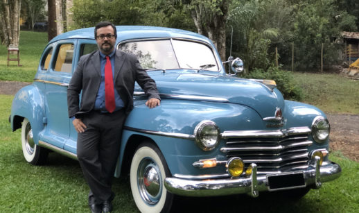 Douglas Nascimento com o Plymouth Special Deluxe 1948