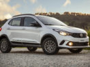 Fiat Argo, líder entre carros mais vendidos em maio, em paisagem com mata ao fundo