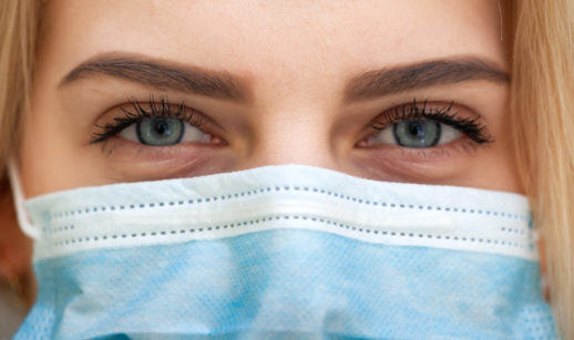 close em loira mascarada