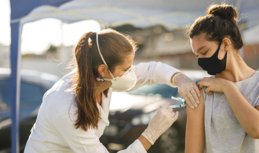 Adolescente vacinada