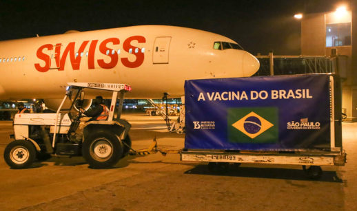 Chegada de IFA para fabricação de vacina contra covid