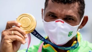 O canoísta Isaquias Queiroz