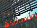 Fachada de agência do Santander