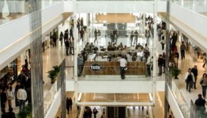 Imagem de cima de shopping administrado pelo Iguatemi (IGTA3)