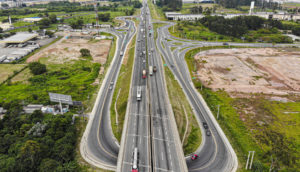 Imagem aérea da Rodovia Presidente Dutra, que está sob concessão para a CCR