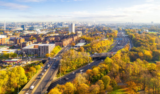 Foto aérea de Glasgow, Escócia, onde será realizada a COP26, da ONU, com destaque para árvores em meio à cidade