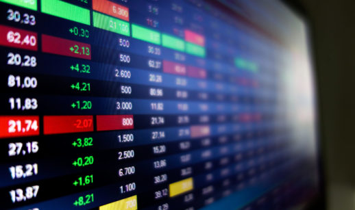 Tela de mercado financeiro com índice de ações, alusivo aos papéis recomendados para investir em novembro