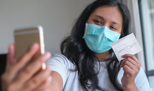 Selfie com carteira de vacinação
