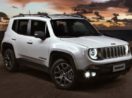Jeep Renegade, líder do ranking de SUVs mais vendidos do Brasil, na cor branca, com pôr do sol atrás