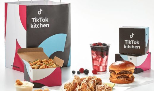 Foto de embalagens do Tik Tok Kitchen, com hambúrguer, macarrão e copo com doces