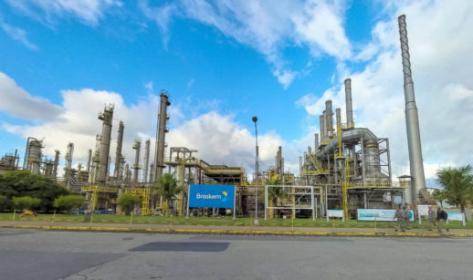 Fachada de unidade fabril da Braskem, cujas ações serão vendidas pela Petrobras