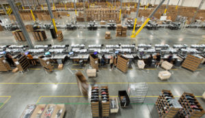 Aérea de galpão logística, alusivo às atividades de e-commerce da Via (VIIA3)