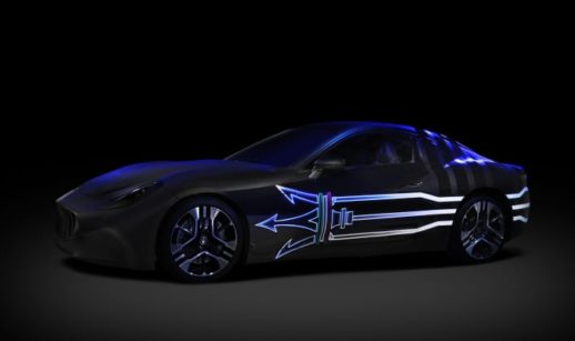 Maserati GranTurismo Folgore, na cor preta, com detalhes cintilantes no formato do logo da marca, o primeiro veículo elétrico da montadora