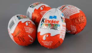 Quatro embalagem de Kinder Ovo, da Ferrero, que estão com risco de salmonela