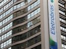 Prédio da Eletrobras, que poderá ter ações compradas com recursos do FGTS, com destaque para letreiro na vertical com o logo da empresa