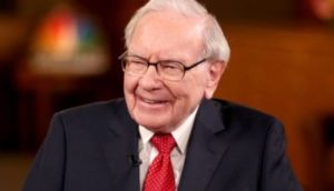 Warren Buffett sorrindo de frente