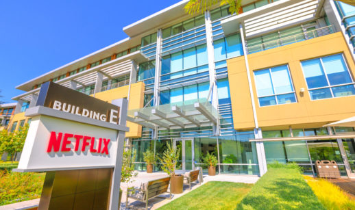 Fachada do prédio da Netflix, que anunciou demissões