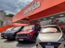 Fachada de concessionária da Movida (MOVI3), com carros estacionadas em frente