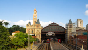 Trens na Estação da Luz em SP