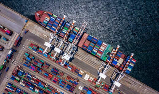 Navio de contêineres saldo comercial recorde