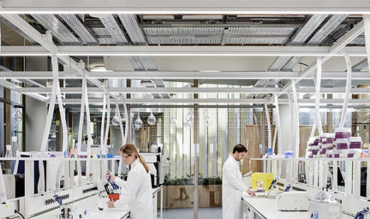 Centro de pesquisa e desenvolvimento da AstraZeneca no Reino Unido; Envelhecimento populacional traz desafios, oportunidades e exige inovação | Foto: Divulgação/DISC - AstraZeneca