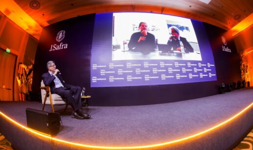 Dan Schulman e Clifford Sobel em painel da J. Safra Brazil Conference mediado por Joaquim Levy | Foto: Divulgação