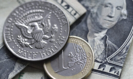 Qual o melhor momento para comprar dólar e euro?