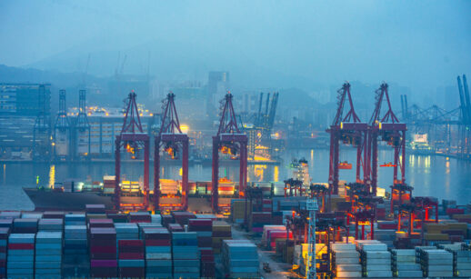 Porto com navios